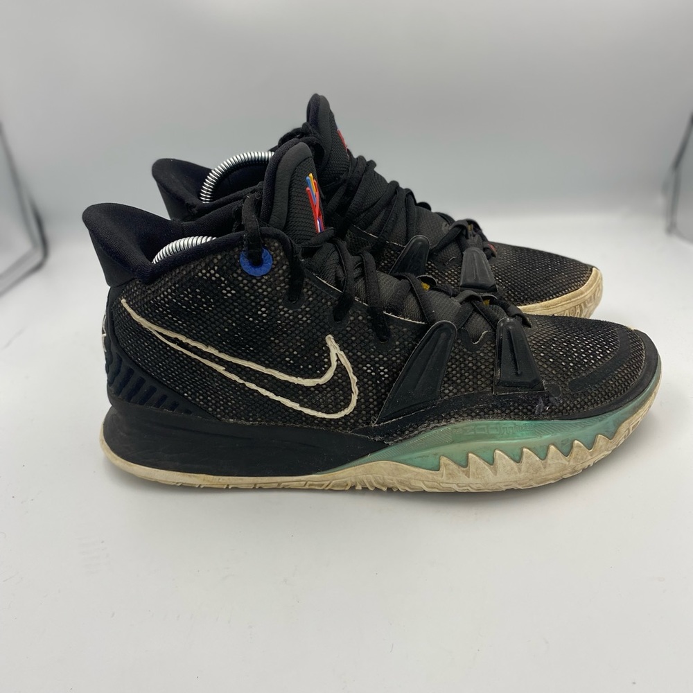 Men’s Size 9 Nike Kyrie 7 Brooklyn Used Hoop Basketball 2020